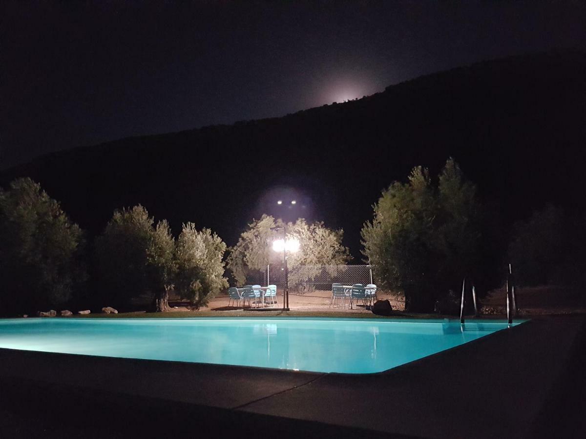 Apartamentos Rurales La Dehesa Del Acebuche Jaén Esterno foto